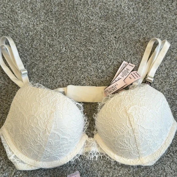 🛍️ NWT Victoria’s Secret Matching Push Up Bra & Lace Thong Set - Picture 2 of 7